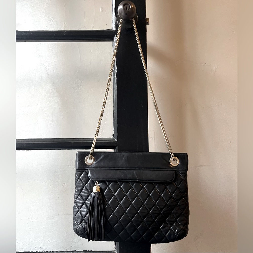Lovely Vintage 90’s Black Leather Quilted Shoulder Handbag